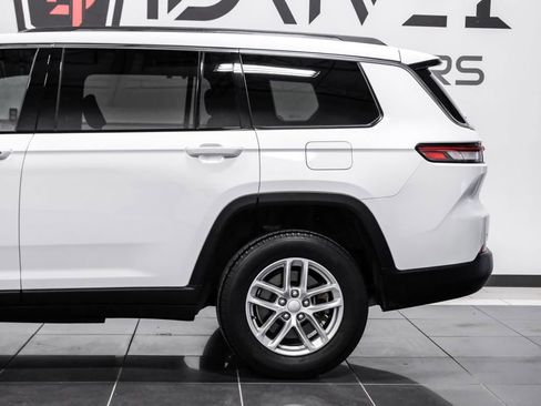 Used 2021 Jeep Grand Cherokee L Laredo w/ Luxury Tech Group I AWD/4WD image 13