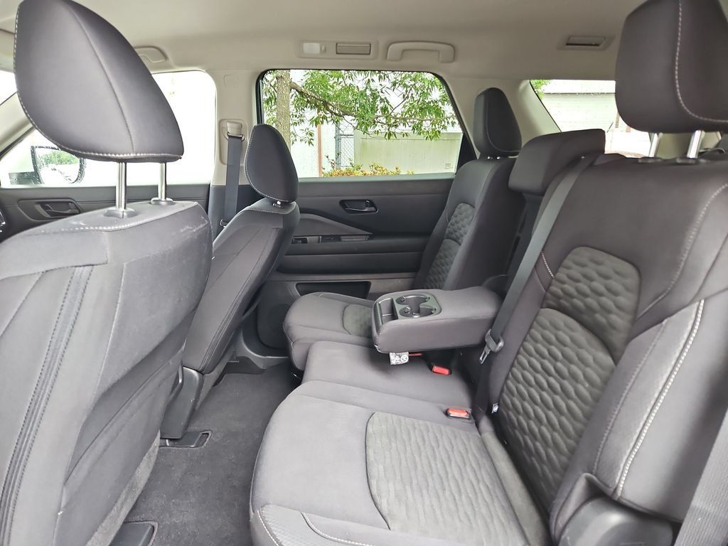 Used 2024 Nissan Pathfinder SV FWD image 26