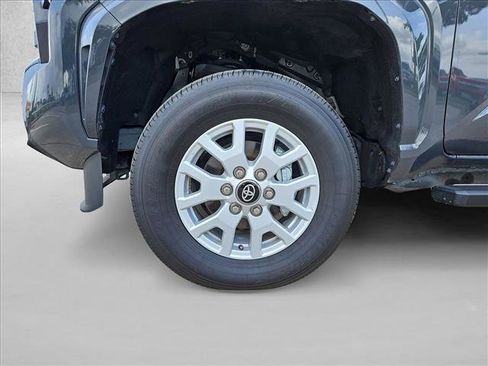 Used 2025 Toyota Tacoma SR5 AWD/4WD image 23