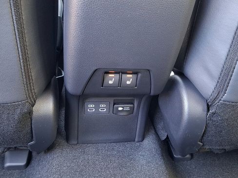 New 2026 Toyota Prius Plug-In Hybrid FWD image 11