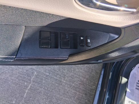 Used 2016 Toyota Corolla LE FWD image 28