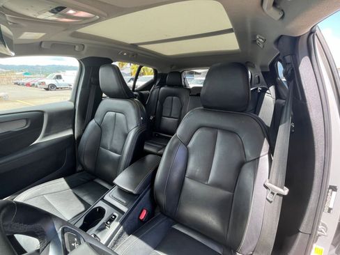 Used 2024 Volvo XC40 B5 Core AWD/4WD image 38