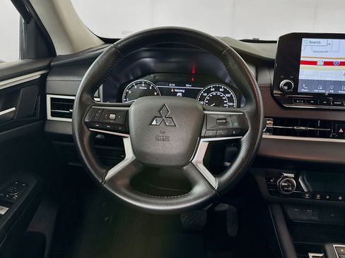 Used 2024 Mitsubishi Outlander SE image 18