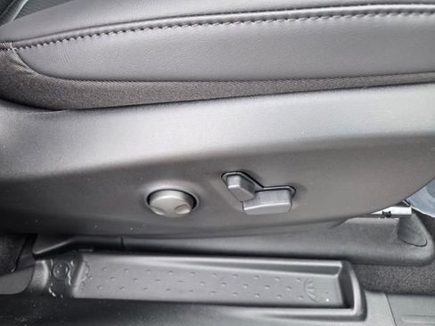 New 2027 Chrysler Pacifica Select FWD image 13