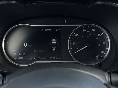 Used 2025 Nissan Versa SV FWD image 17