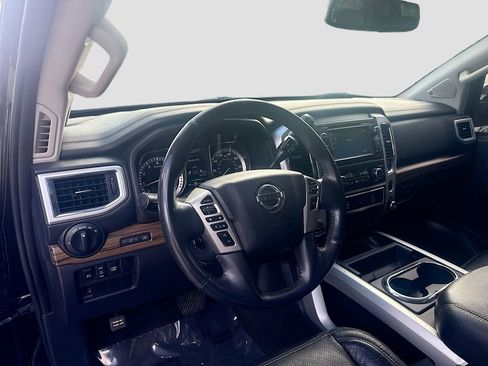 Used 2017 Nissan Titan SL image 2