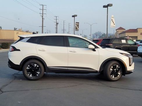 New 2026 Kia Sportage LX image 4