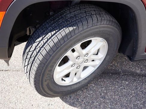 Certified 2023 Jeep Grand Cherokee Laredo w/ Luxury Tech Group I image 13