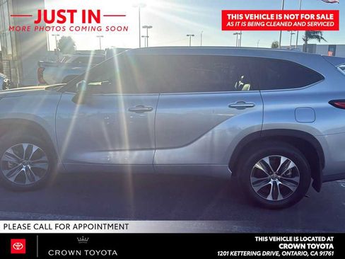Used 2023 Toyota Highlander XLE FWD image 5