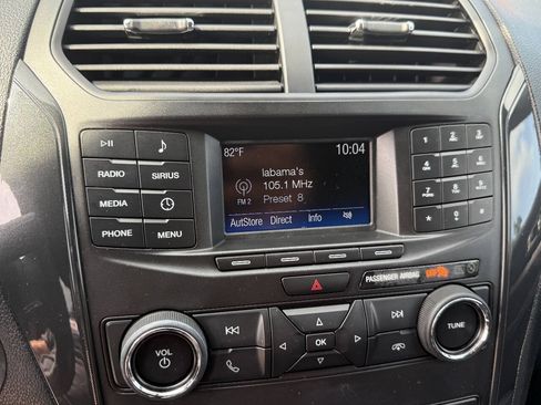 Used 2019 Ford Explorer XLT w/ Class III Trailer Tow Package FWD image 16