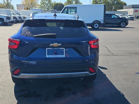 Used 2024 Chevrolet Trax LT w/ Sunroof Package image 7