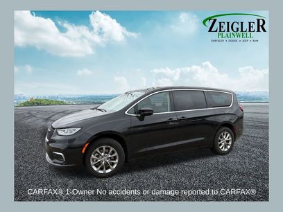 Used 2023 Chrysler Pacifica Touring-L