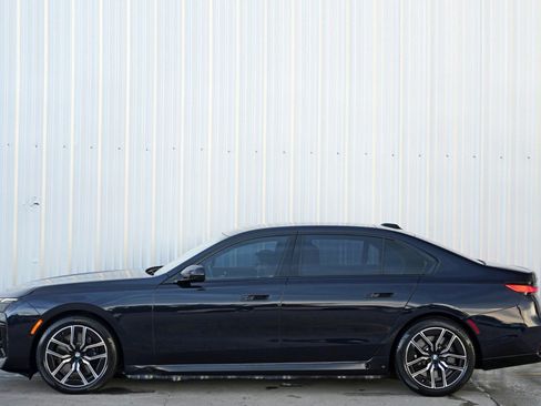 Used 2023 BMW 760i xDrive image 62