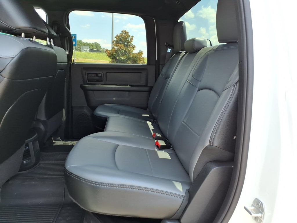 Used 2024 RAM 3500 Tradesman w/ Chrome Appearance Group AWD/4WD image 9
