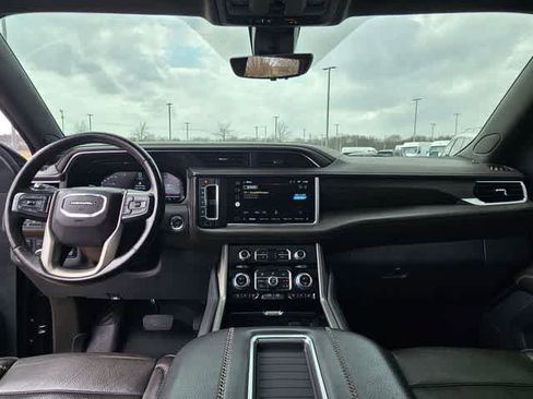 Used 2022 GMC Yukon XL Denali w/ Denali Premium Package image 19