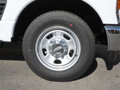 Used 2024 Ford F350 XL w/ XL Chrome Package image 25