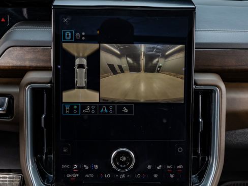 Used 2025 GMC Yukon Denali Ultimate AWD/4WD image 26