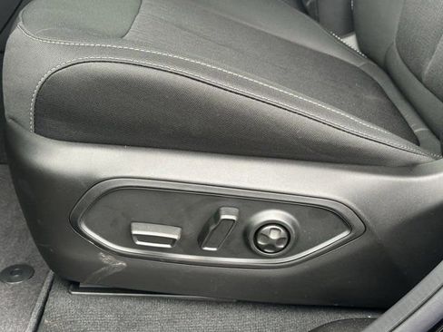 New 2025 Jeep Grand Cherokee Laredo image 10