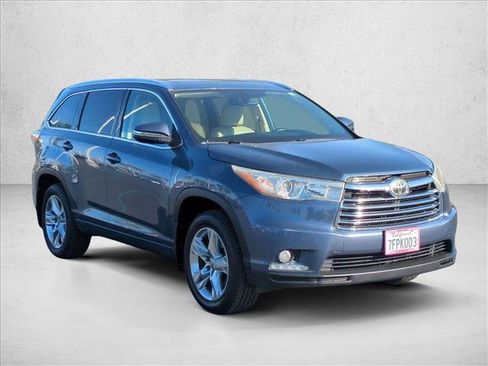 Used 2014 Toyota Highlander Limited Platinum image 3