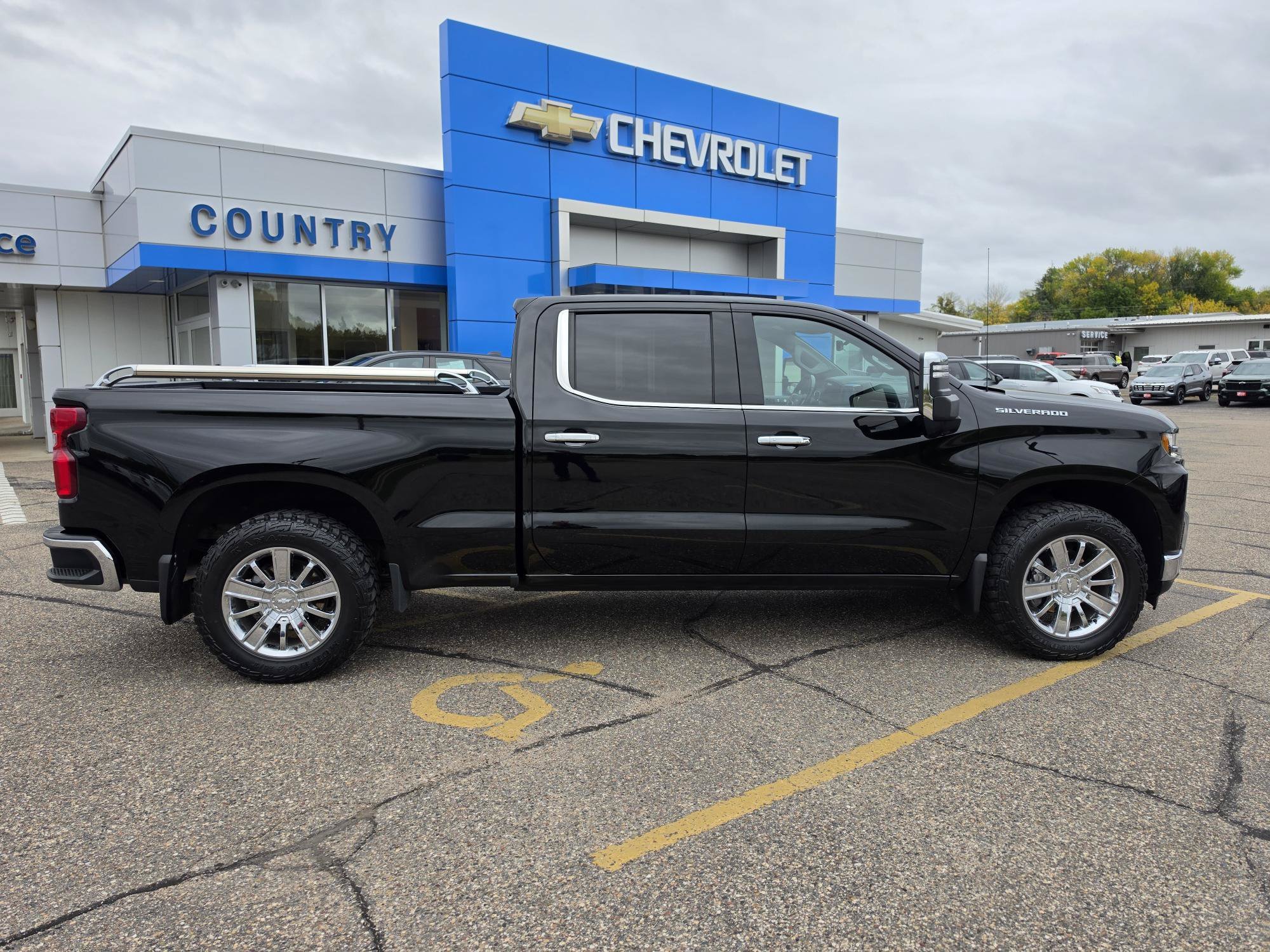 Used 2021 Chevrolet Silverado 1500 LTZ w/ Technology Package AWD/4WD image 11