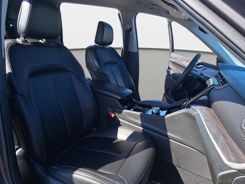 Certified 2023 Jeep Grand Cherokee L Limited AWD/4WD image 11