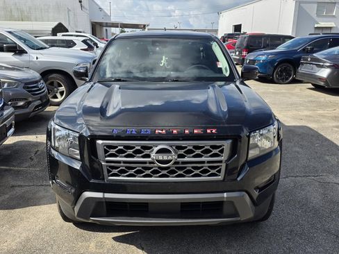 Used 2022 Nissan Frontier SV RWD image 2
