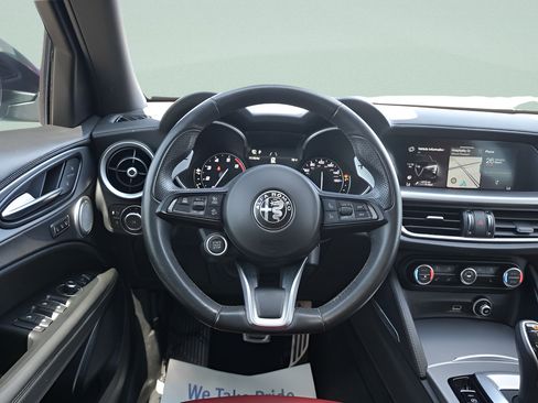 Used 2023 Alfa Romeo Stelvio Veloce AWD/4WD image 18
