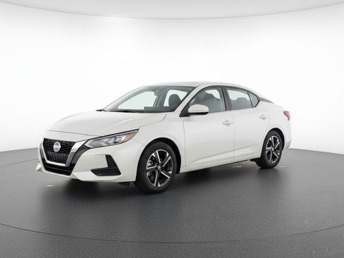 Used 2025 Nissan Sentra SV image 3