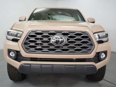Used 2020 Toyota Tacoma TRD Off-Road image 2