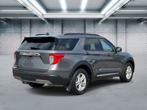 Used 2022 Ford Explorer XLT w/ Equipment Group 202A AWD/4WD image 27