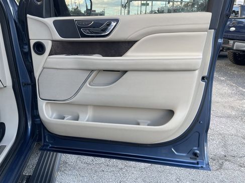 Used 2019 Lincoln Navigator L Reserve image 46