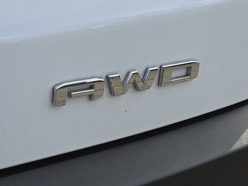 Used 2023 GMC Acadia SLE image 35