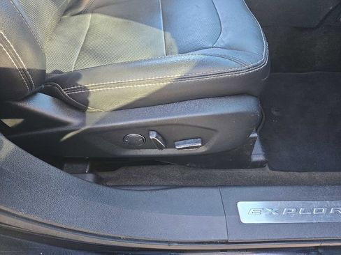 Used 2017 Ford Explorer Limited image 31