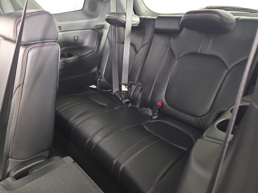 Used 2025 Honda Pilot Black Edition image 27
