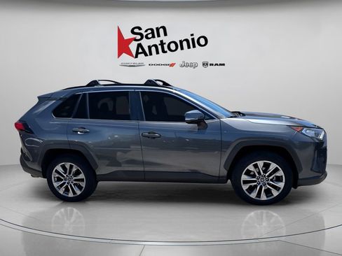 Used 2020 Toyota RAV4 XLE Premium FWD image 13