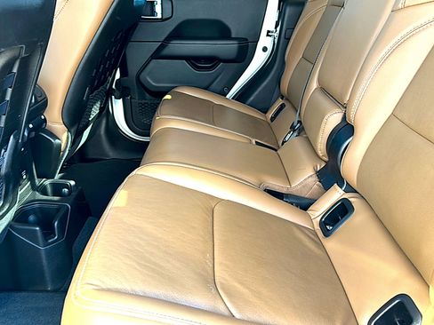 Used 2022 Jeep Gladiator Rubicon w/ LED Lighting Group image 18