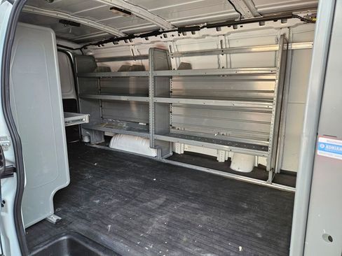 Used 2016 Chevrolet Express 2500 image 19