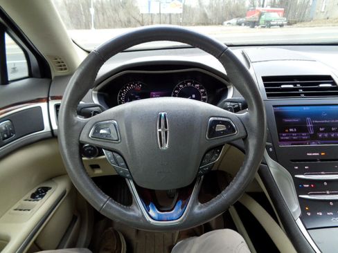 Used 2013 Lincoln MKZ image 21