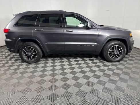 Used 2017 Jeep Grand Cherokee Trailhawk w/ Trailhawk Luxury Group AWD/4WD image 12