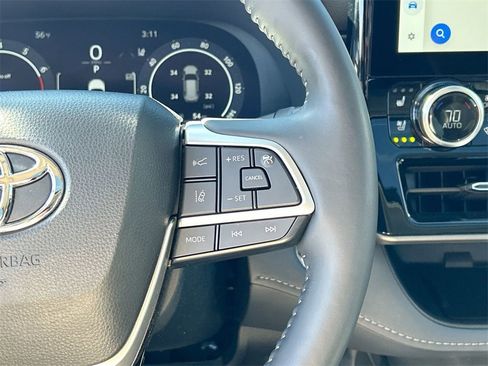 Used 2023 Toyota Highlander Limited image 39