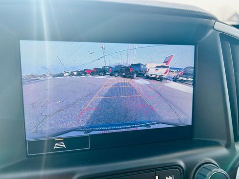 Used 2024 GMC Terrain SLE w/ Driver Convenience Package image 30