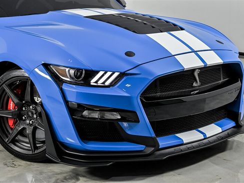 Used 2022 Ford Mustang Shelby GT500 w/ Carbon Fiber Track Pack RWD image 3