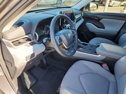 Certified 2023 Toyota Highlander LE image 10
