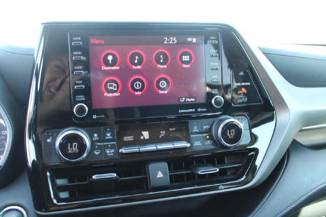 Used 2022 Toyota Highlander XLE FWD image 20