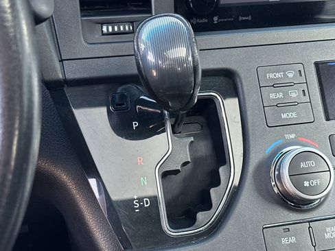 Used 2016 Toyota Sienna SE image 23