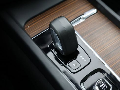 Used 2025 Volvo V60 B5 Cross Country Plus image 6