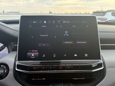 Used 2025 Jeep Compass Limited image 20