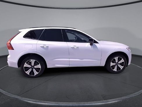 Certified 2023 Volvo XC60 T8 Plus AWD/4WD image 11