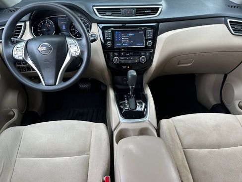 Used 2016 Nissan Rogue SV w/ SV Premium Package image 17