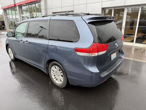 Used 2014 Toyota Sienna XLE w/ Entertainment Package image 3